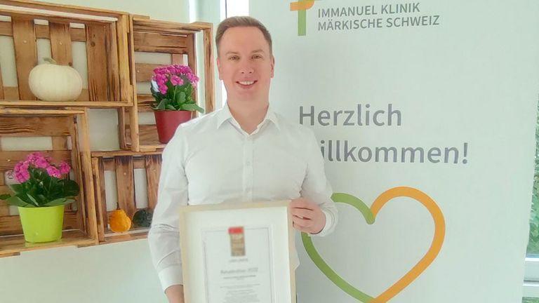 Immanuel Klinik Märkische Schweiz - Nachricht - Ausgezeichnet! – Immanuel Klinik Märkische Schweiz ist führende onkologische Rehaklinik - Sascha Seyer mit Auszeichnung